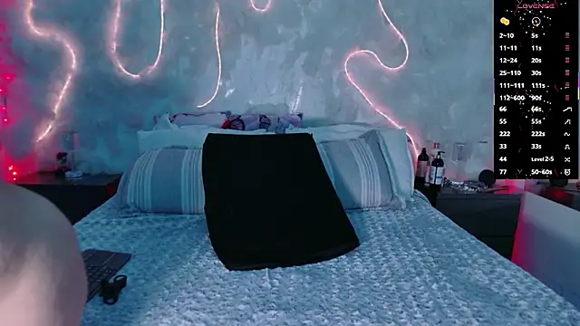 emmajohnss online show from March 7, 3:47 am