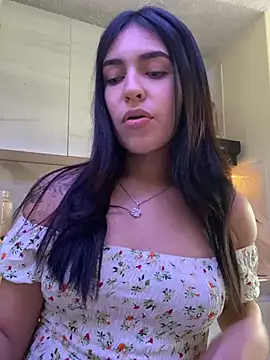 Snapshot of DaphneUwu chatting on December 10, 5:44 pm DaphneUwu online show from December 10, 5:44 pm