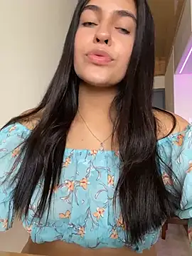 Snapshot of DaphneUwu chatting on February 15, 2:22 pm DaphneUwu online show from February 15, 2:22 pm