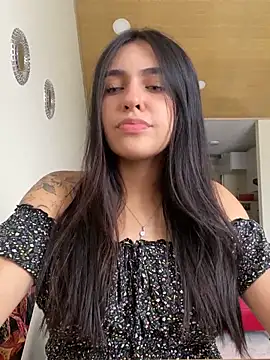 Snapshot of DaphneUwu chatting on March 13, 2:55 pm DaphneUwu online show from March 13, 2:55 pm
