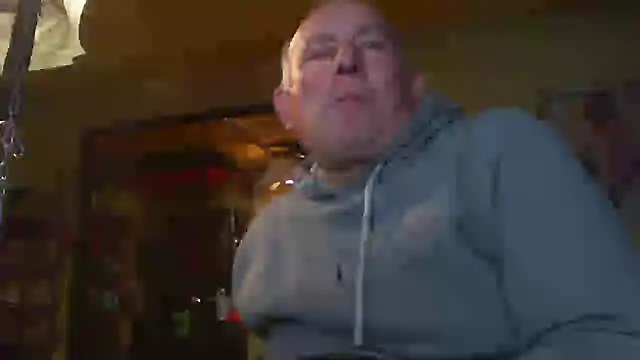 Snapshot of jeanlulu chatting on October 30, 8:20 pm jeanlulu online show from October 30, 8:20 pm