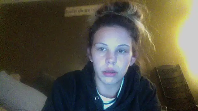 Snapshot of SlayTay01 chatting on November 10, 12:42 am SlayTay01 online show from November 10, 12:42 am