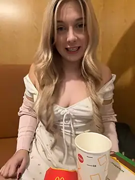 Snapshot of CherryAuroraa chatting on December 19, 10:10 pm CherryAuroraa online show from December 19, 10:10 pm