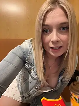 Snapshot of CherryAuroraa chatting on January 9, 9:26 pm CherryAuroraa online show from January 9, 9:26 pm