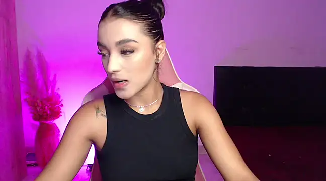 Snapshot of GiltRosebush chatting on December 3, 8:39 pm GiltRosebush online show from December 3, 8:39 pm