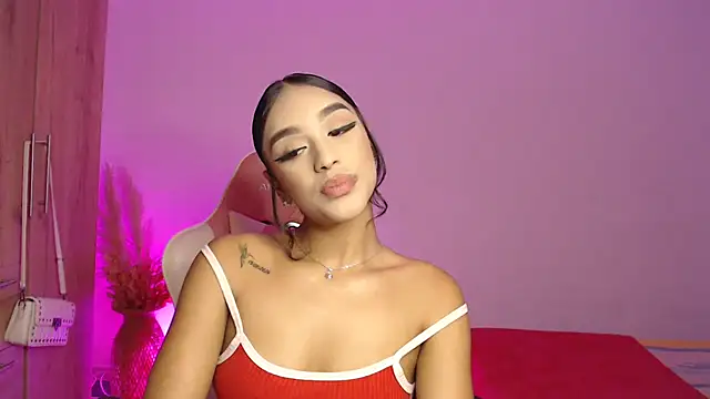 Snapshot of GiltRosebush chatting on December 18, 9:08 pm GiltRosebush online show from December 18, 9:08 pm