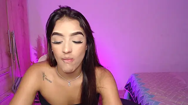 Snapshot of GiltRosebush chatting on January 7, 11:14 pm GiltRosebush online show from January 7, 11:14 pm