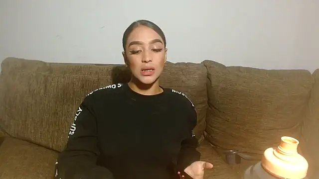 Snapshot of GiltRosebush chatting on February 24, 8:51 pm GiltRosebush online show from February 24, 8:51 pm