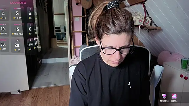 Snapshot of Lina_lou4 chatting on April 25, 3:42 pm Lina lou4 online show from April 25, 3:42 pm