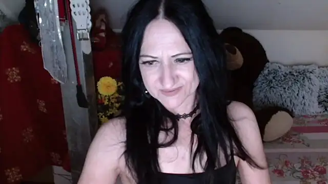 Snapshot of DebraMilf chatting on June 4, 1:33 am DebraMilf online show from June 4, 1:33 am