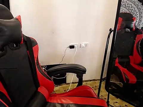 PirateEmpressBoaAico online show from April 4, 10:40 pm