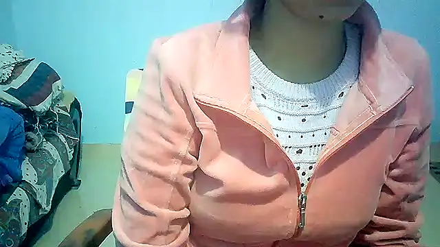 Snapshot of lovelydesi21 chatting on December 8, 7:58 am lovelydesi21 online show from December 8, 7:58 am