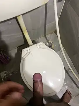 Rahuldhe22 online show from December 18, 8:03 pm