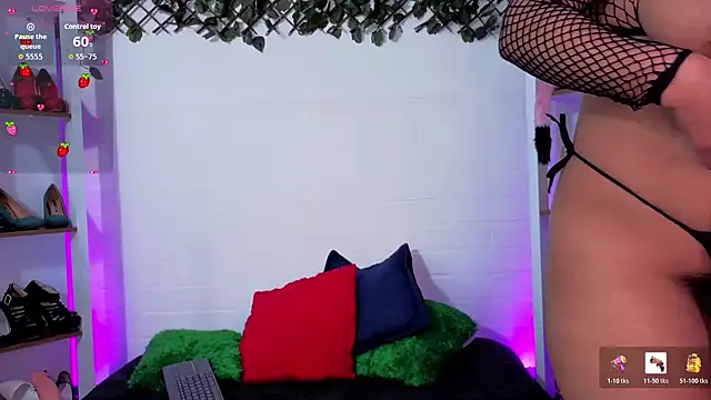 Snapshot of louise_nails chatting on April 20, 5:26 pm louise nails online show from April 20, 5:26 pm