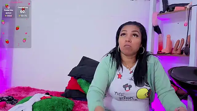 Snapshot of louise_nails chatting on April 23, 12:51 pm louise nails online show from April 23, 12:51 pm