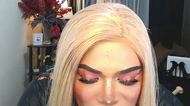 Snapshot of Bitch_Fowler69 chatting on February 26, 10:20 pm Bitch Fowler69 online show from February 26, 10:20 pm