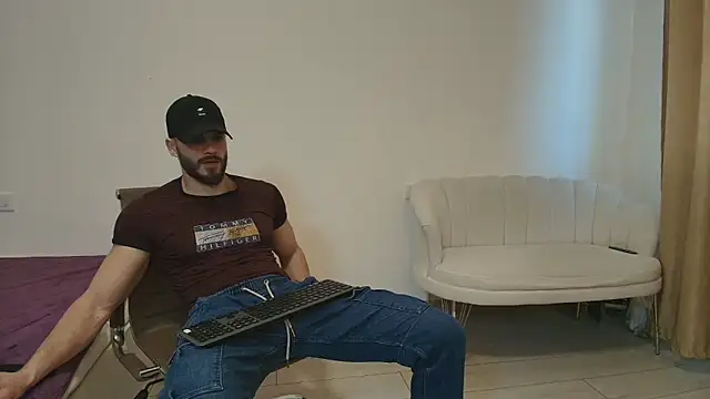 Snapshot of TheTopAlex chatting on February 25, 7:18 am TheTopAlex online show from February 25, 7:18 am