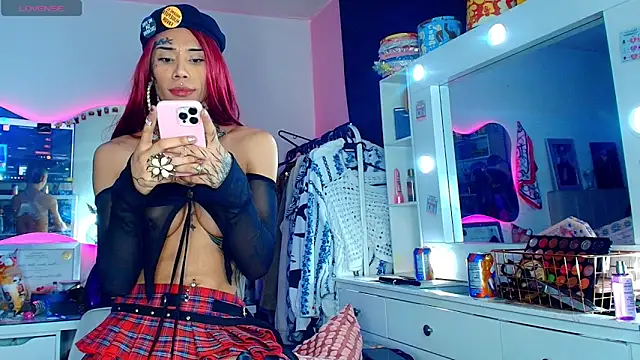 caroline cossei online show from April 15, 12:12 pm