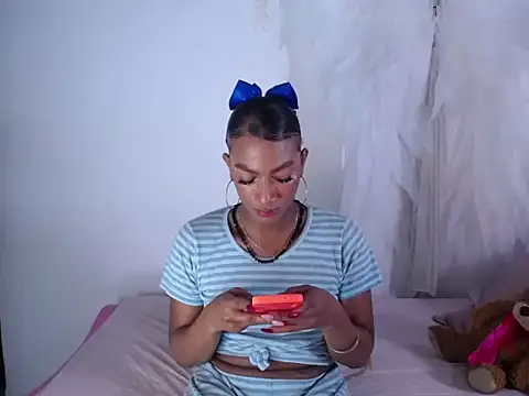 Snapshot of samy_doll chatting on March 20, 3:44 am samy doll online show from March 20, 3:44 am