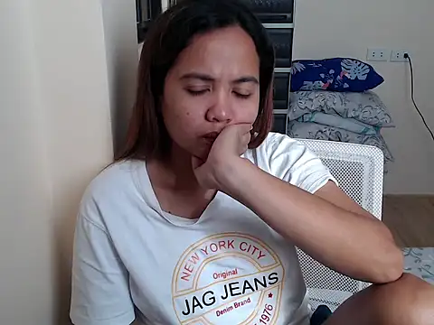 xTheLastVIRGINx online show from February 3, 7:02 am