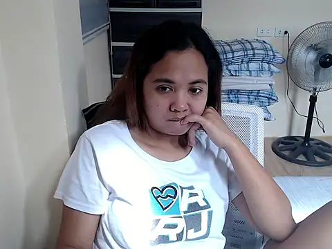 xTheLastVIRGINx online show from February 15, 6:32 am