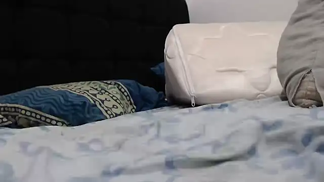 Snapshot of Emmily_Fox chatting on December 12, 7:37 pm Emmily Fox online show from December 12, 7:37 pm