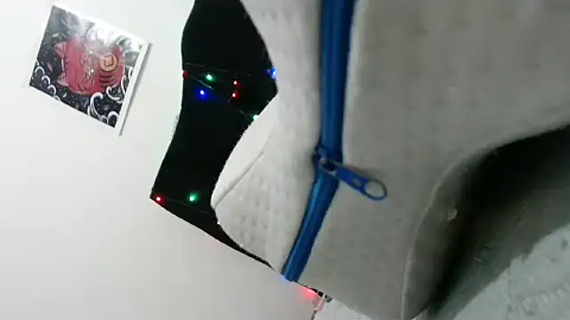 Snapshot of Emmily_Fox chatting on February 6, 11:04 pm Emmily Fox online show from February 6, 11:04 pm