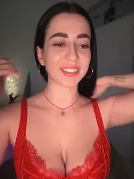 Snapshot of Emylia chatting on December 11, 9:34 pm Emylia online show from December 11, 9:34 pm