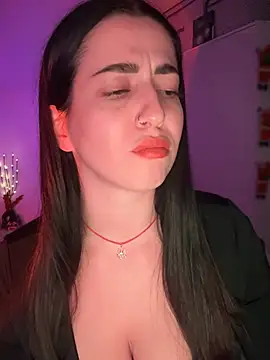 Snapshot of Emylia chatting on December 15, 1:02 am Emylia online show from December 15, 1:02 am