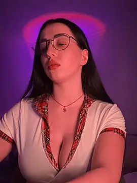 Snapshot of Emylia chatting on February 18, 11:41 pm Emylia online show from February 18, 11:41 pm