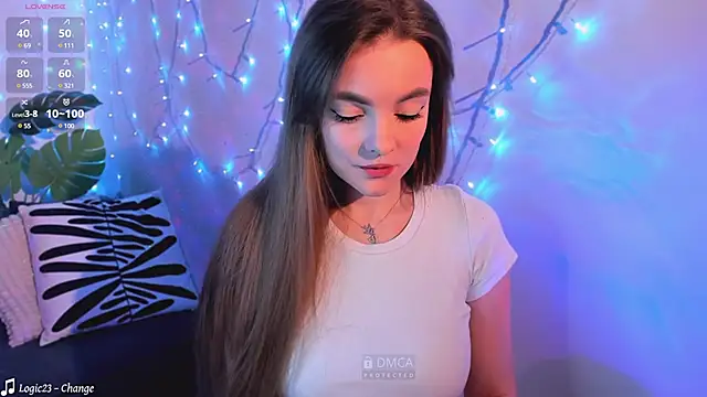 Snapshot of xwiuiwx chatting on March 14, 12:32 am xwiuiwx online show from March 14, 12:32 am