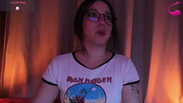 Snapshot of Apartment28 chatting on May 17, 4:54 am Apartment28 online show from May 17, 4:54 am