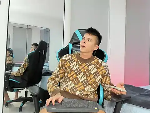 Snapshot of Daddyrich4u chatting on September 8, 11:59 pm Daddyrich4u online show from September 8, 11:59 pm