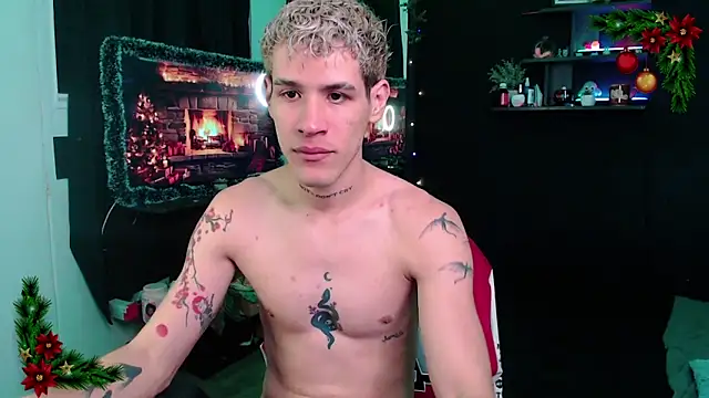 Snapshot of andybxby chatting on December 17, 11:38 pm andybxby online show from December 17, 11:38 pm