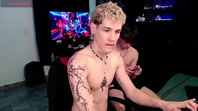 Snapshot of andybxby chatting on January 9, 12:14 am andybxby online show from January 9, 12:14 am