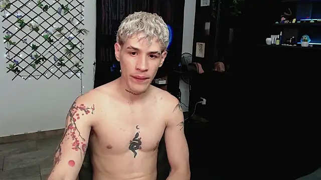 Snapshot of andybxby chatting on February 9, 8:24 pm andybxby online show from February 9, 8:24 pm