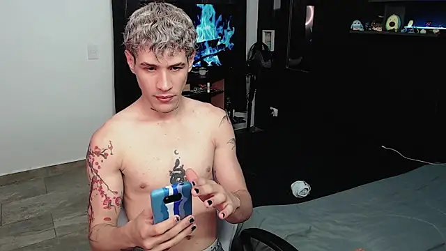 Snapshot of andybxby chatting on February 18, 8:47 pm andybxby online show from February 18, 8:47 pm