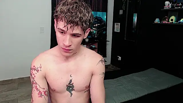 Snapshot of andybxby chatting on March 13, 9:05 pm andybxby online show from March 13, 9:05 pm