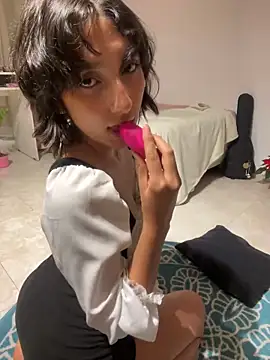 aurora xoxo online show from December 11, 5:00 am