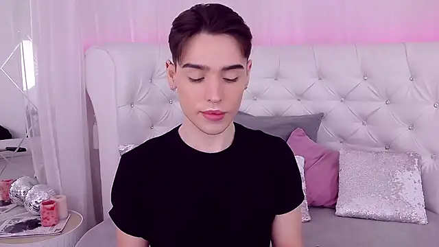 RobbyCharming online show from March 3, 7:49 pm