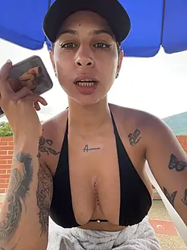 Snapshot of charlotte_stevenss_ chatting on February 7, 12:42 pm charlotte stevenss online show from February 7, 12:42 pm