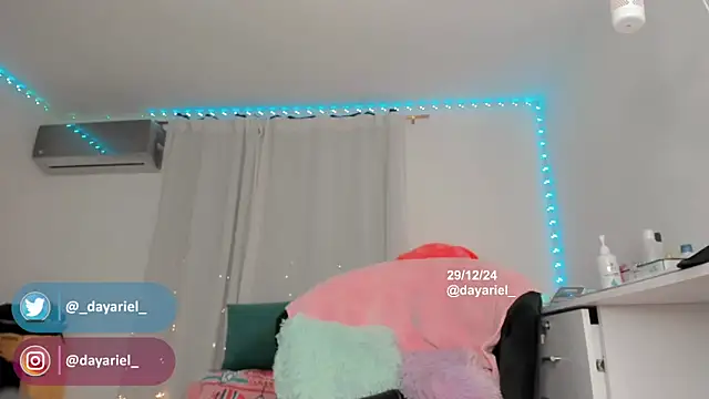 Yellowranger1 online show from December 30, 6:09 am