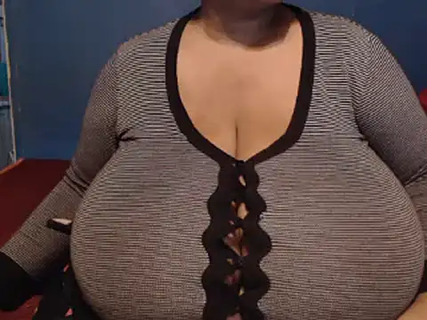 Snapshot of CUTEFIRMMELONSS chatting on March 11, 8:53 pm CUTEFIRMMELONSS online show from March 11, 8:53 pm