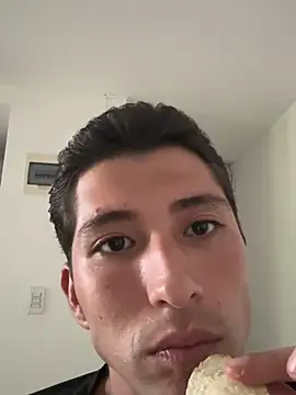 Snapshot of ijuancamiilo chatting on November 8, 7:34 pm ijuancamiilo online show from November 8, 7:34 pm