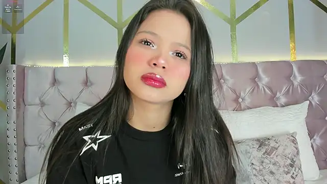 Snapshot of candy_beck chatting on December 6, 3:44 pm candy beck online show from December 6, 3:44 pm