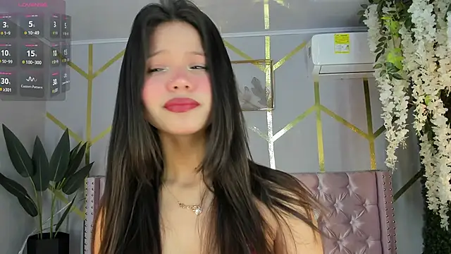 Snapshot of candy_beck chatting on February 8, 12:39 pm candy beck online show from February 8, 12:39 pm