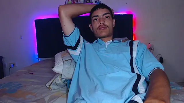 Snapshot of bella_n99 chatting on November 20, 4:07 pm bella n99 online show from November 20, 4:07 pm