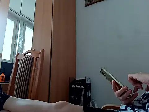 Snapshot of She-devilx chatting on March 21, 8:41 am She-devilx online show from March 21, 8:41 am