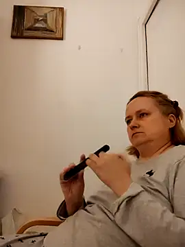 Snapshot of She-devilx chatting on April 8, 10:32 pm She-devilx online show from April 8, 10:32 pm