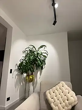 Snapshot of EllaSanz_ chatting on January 5, 2:49 am EllaSanz online show from January 5, 2:49 am